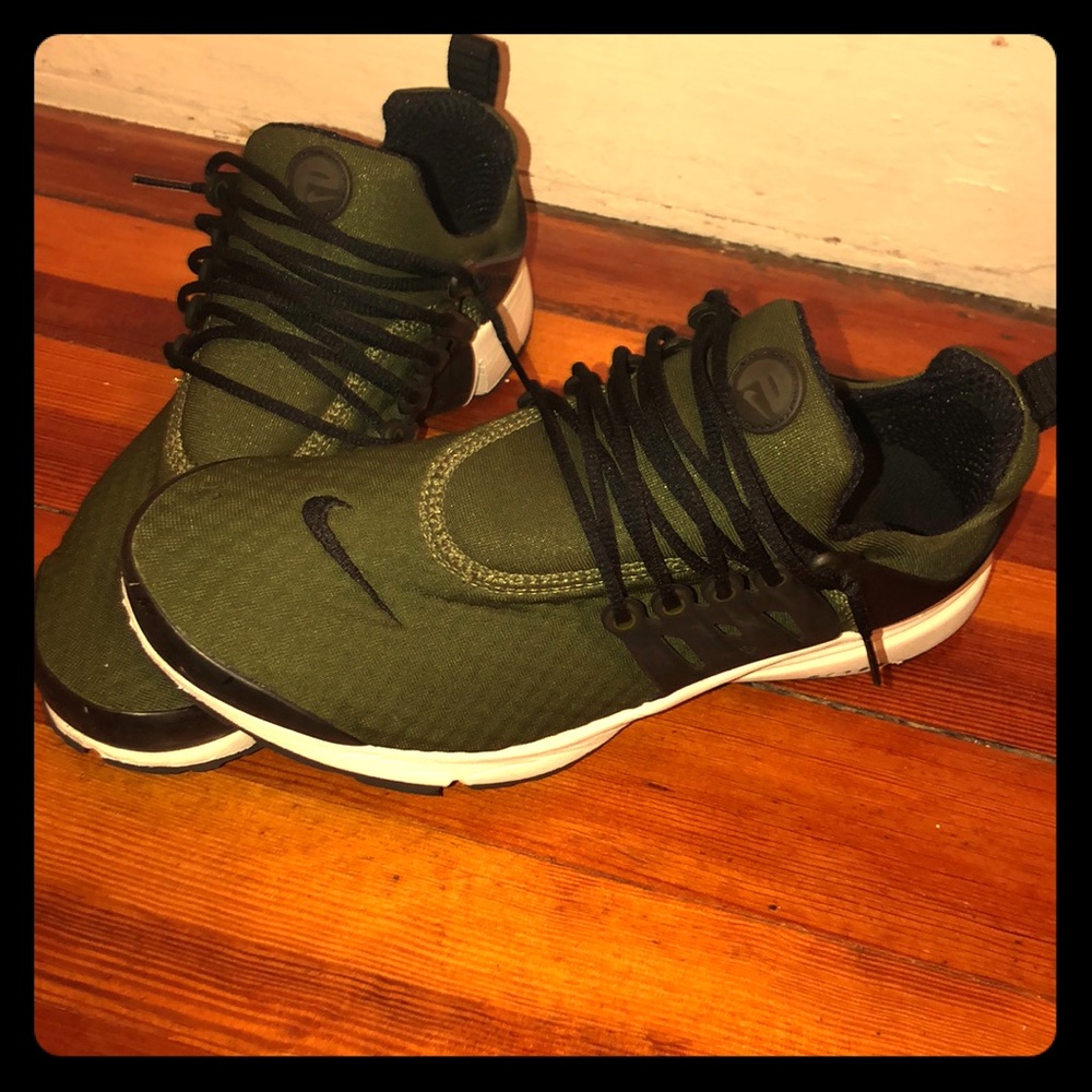 NIKE AIR PRESTO ESSENTIAL